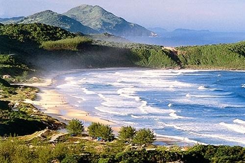 Local paradisíaco e garantia de muitas ondas para a primeira etapa do Brasileiro / Foto: Divulgação / CBC